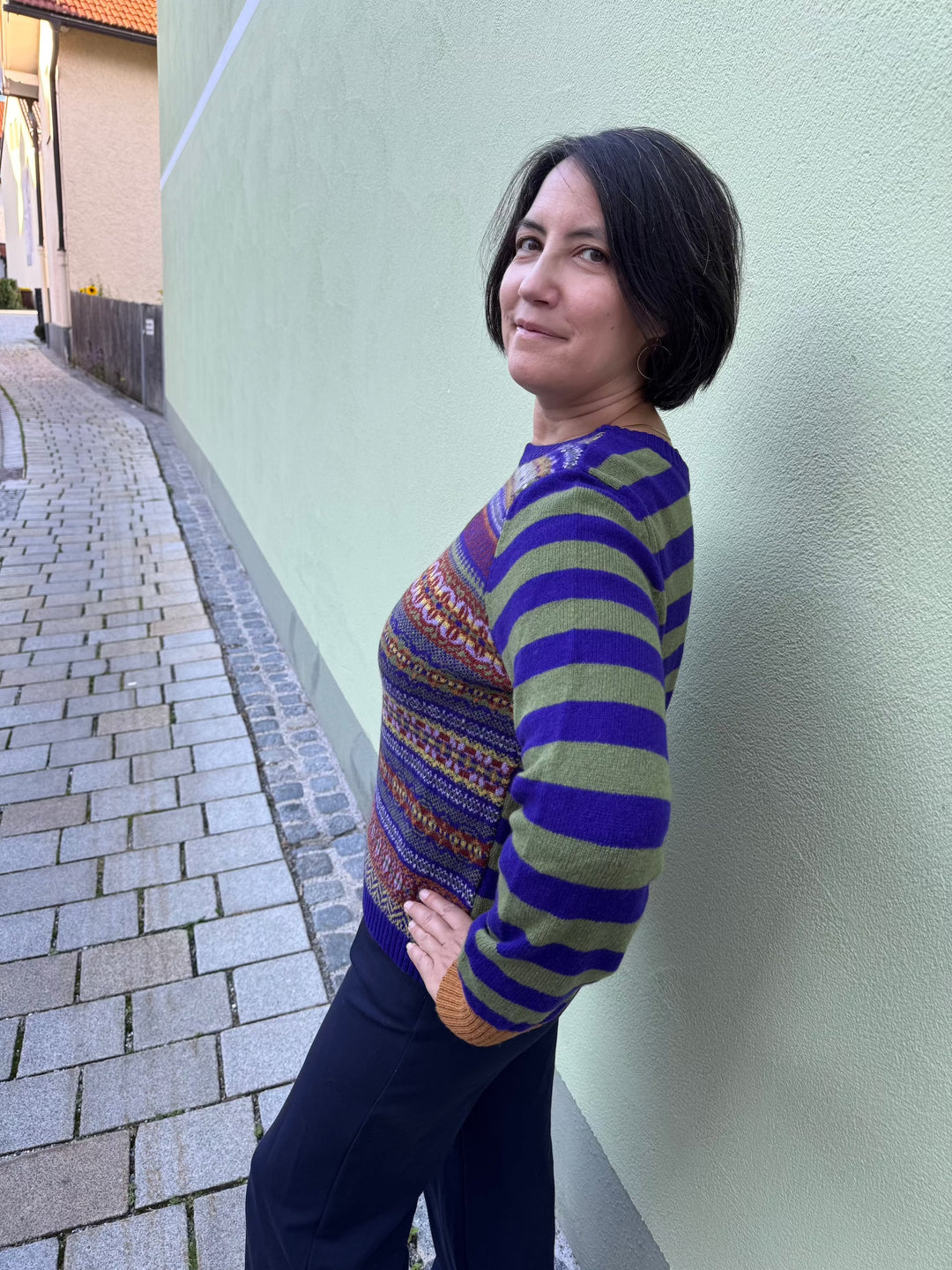 Eribé Pullover Gemusterter Wollpullover | lila grün |Stobo Fairisle Reversible Sweater Mulberry bei Nauli and Stories
