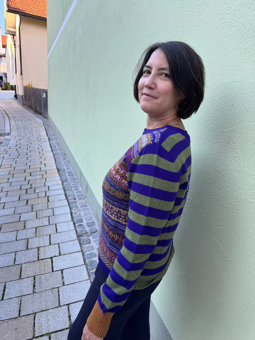 Eribé Pullover Gemusterter Wollpullover | lila grün |Stobo Fairisle Reversible Sweater Mulberry bei Nauli and Stories