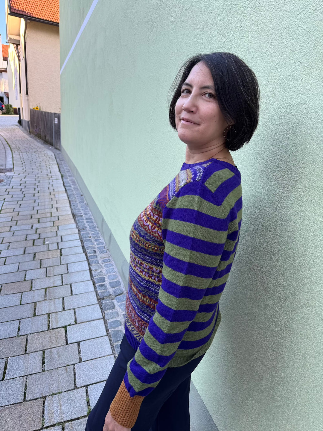 Eribé Pullover Gemusterter Wollpullover | lila grün |Stobo Fairisle Reversible Sweater Mulberry bei Nauli and Stories