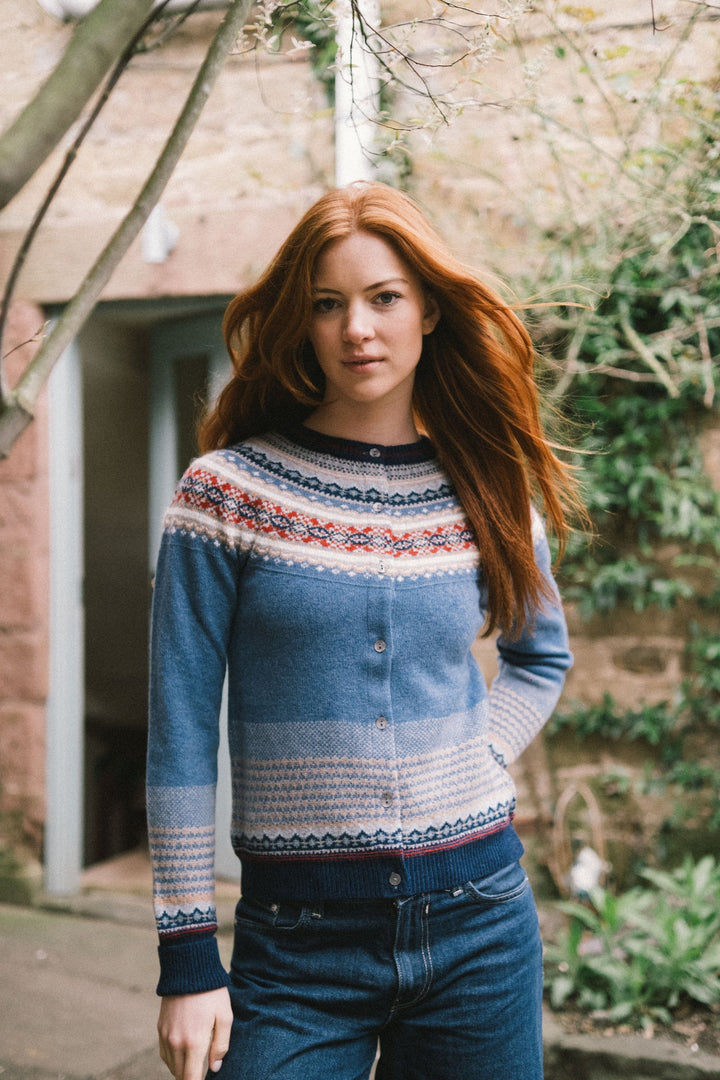 Eribé Strickjacke Alpine Cardigan Blue Morning bei Nauli and Stories