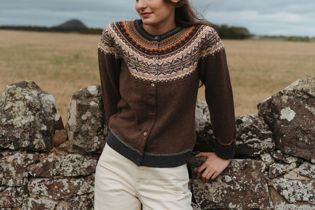 Eribé Strickjacke Alpine Short Cardigan Hazel bei Nauli and Stories