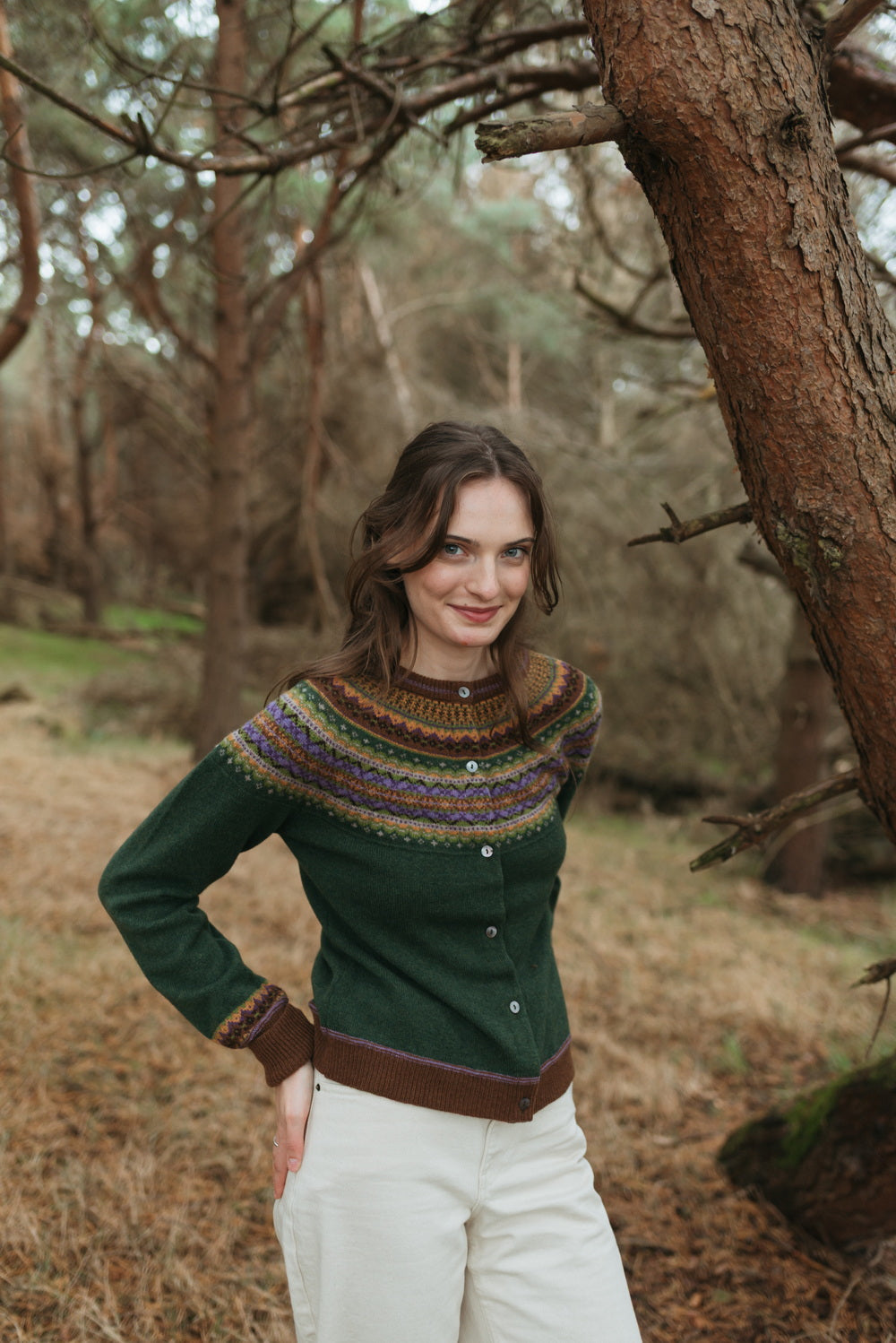 Eribé Strickjacke Alpine Short Cardigan Thistle bei Nauli and Stories