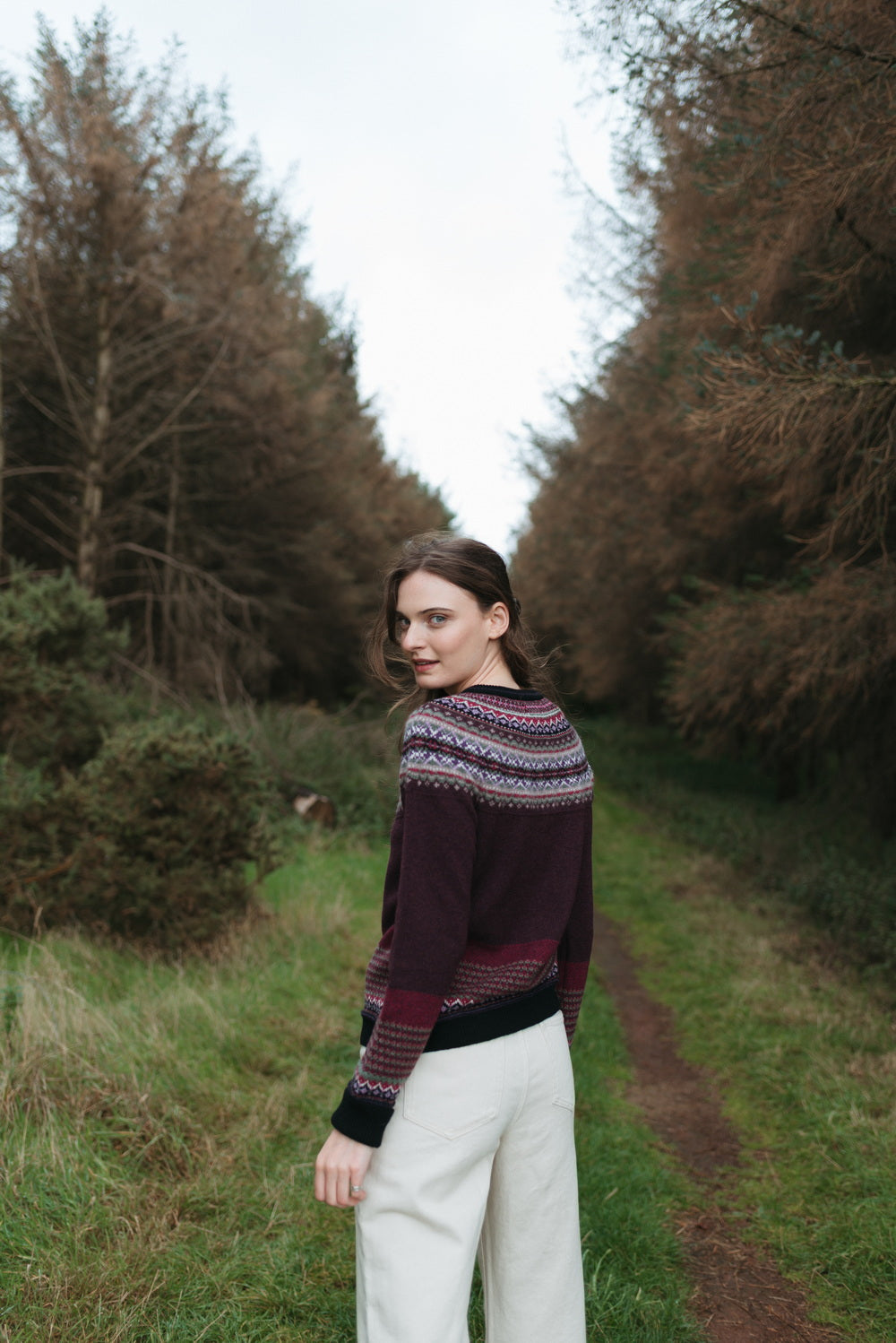 Eribé Strickjacke Alpine Short Cardigan Tyrian bei Nauli and Stories