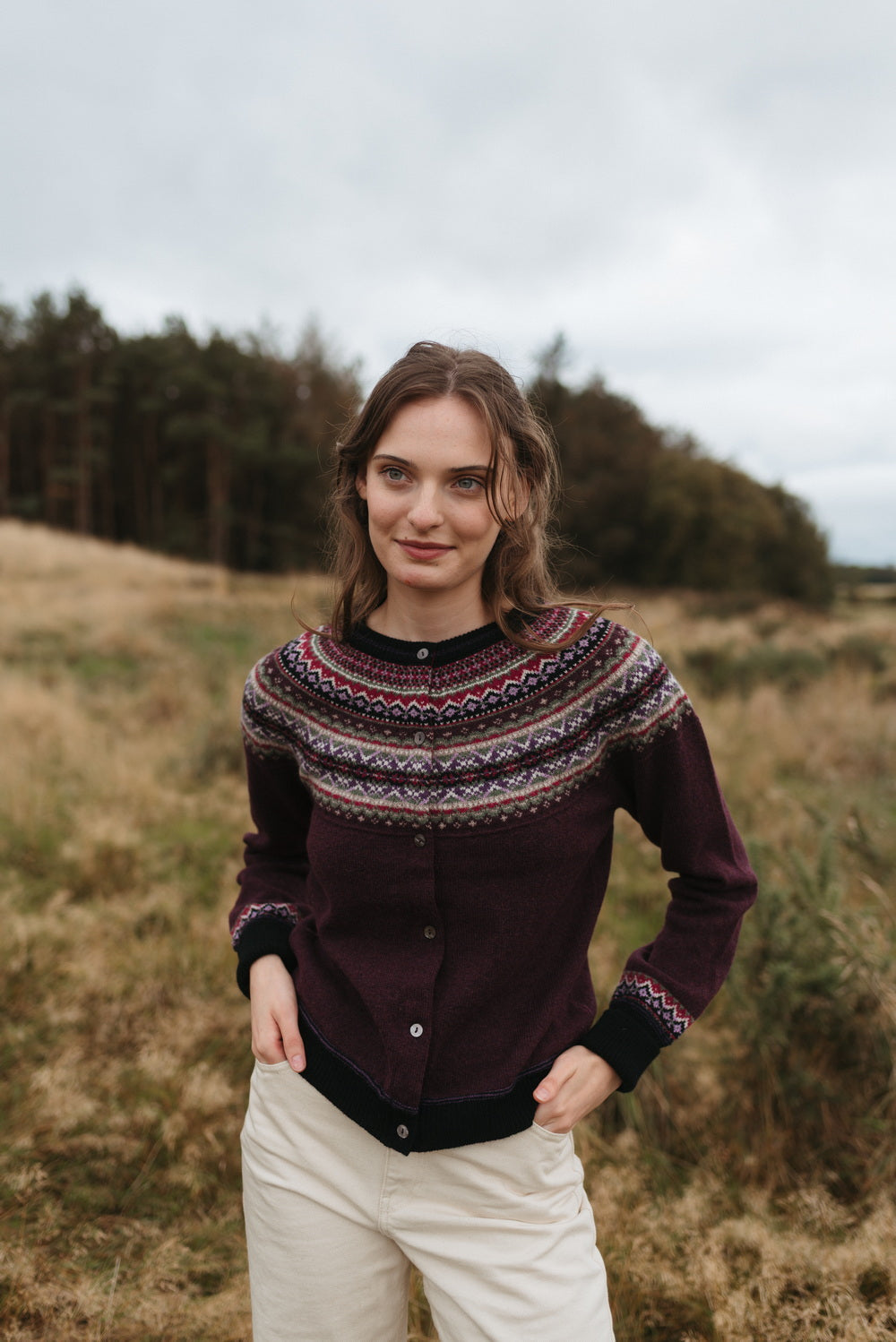 Eribé Strickjacke Alpine Short Cardigan Tyrian bei Nauli and Stories
