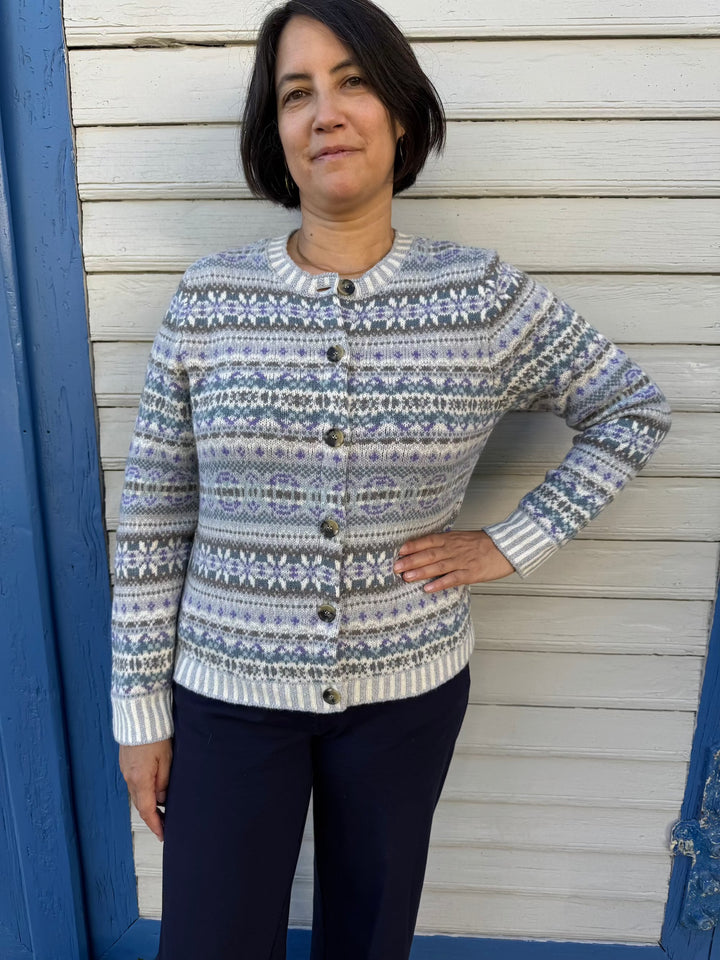 Eribé Strickjacke Strickjacke | Kinross Cardigan Sapphire bei Nauli and Stories