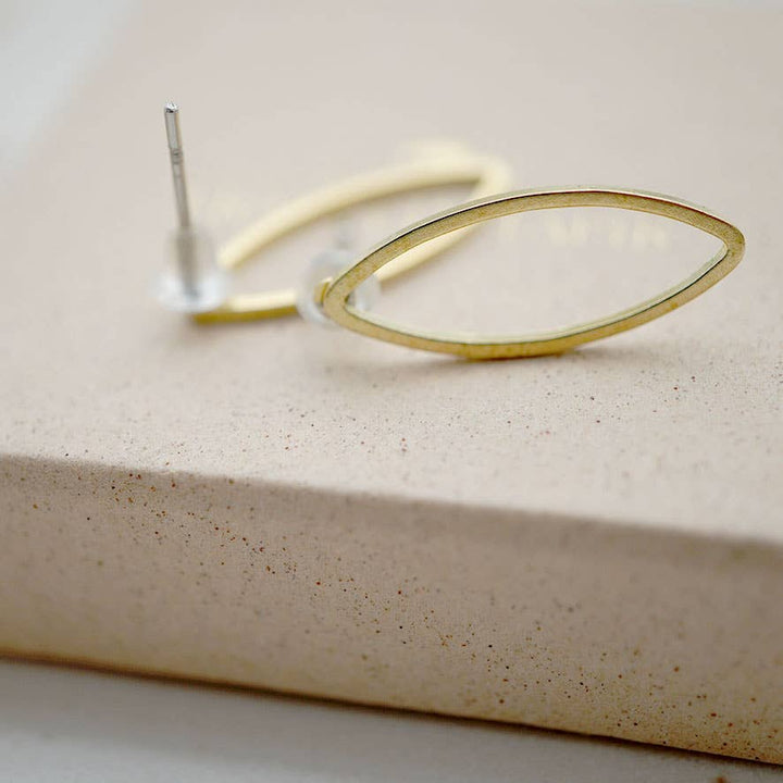 Fräulein Tapir LEAF stud earrings bei Nauli and Stories