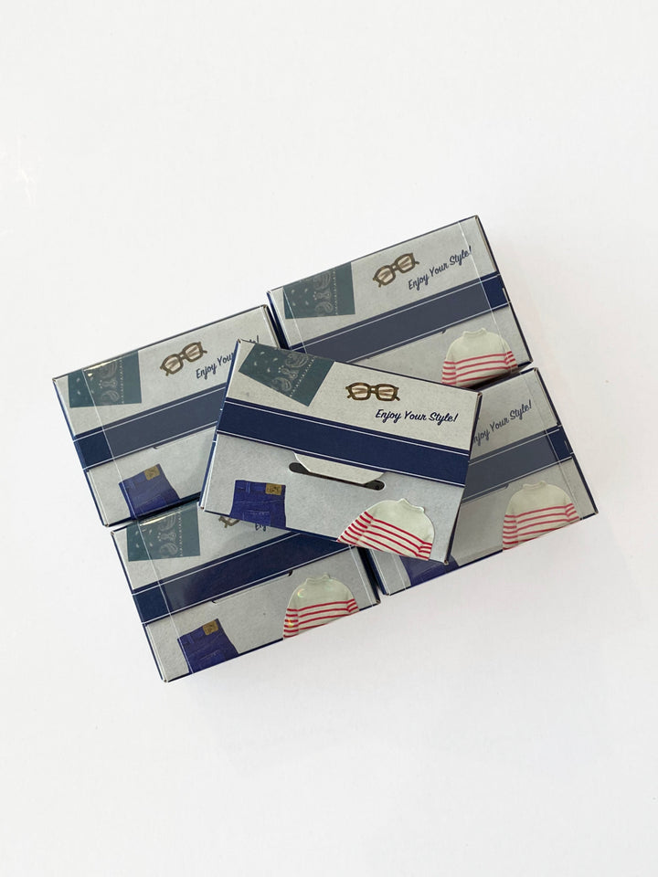 Greeting Life Inc. Sticker Enjoy Your Style! Wardrobe | Flake Sticker in Versandschachtel bei Nauli and Stories