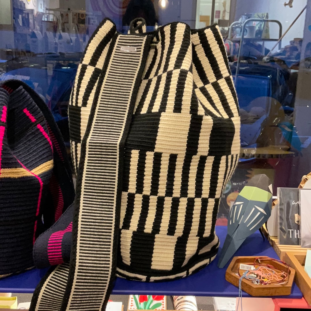 Guajii Handtasche Abstract backpack | Black