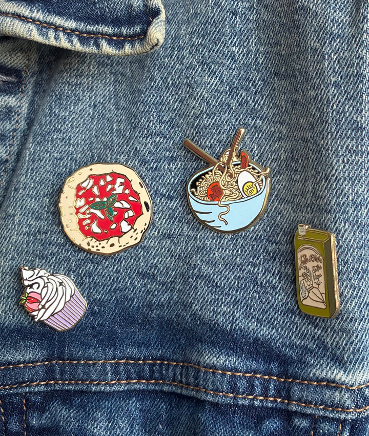 Les imprimeuses Broschen und Anstecknadeln Pin | Ramen - Ramen is my love language | Nudeln bei Nauli and Stories