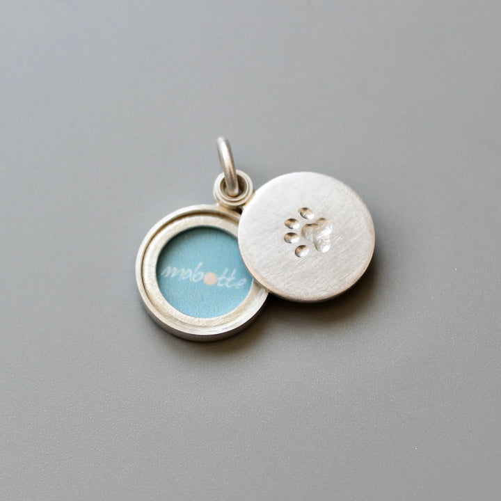 Mabotte Medaillon Medaillon aus Silber Pfote von Mabotte 14mm bei Nauli and Stories