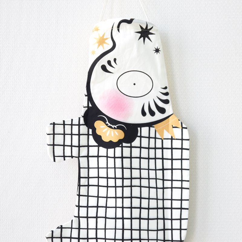 MADAME MO Koinoboi | Windsack KOINOBORI BLACK&WHITE - Koi wind sock wall decor bei Nauli and Stories