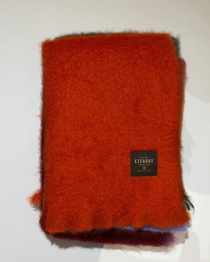 Mantas Ezcaray Sofadecke Mohair Decke -  130x200cm 3101 rot burgundy bei Nauli and Stories