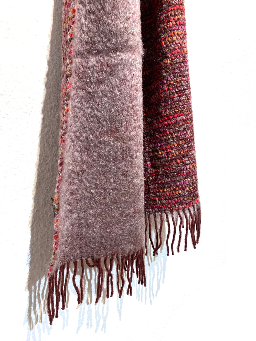 Mantas Ezcaray Wollschal Schal aus Mohair und Wolle - grau, rot, pink, gelb