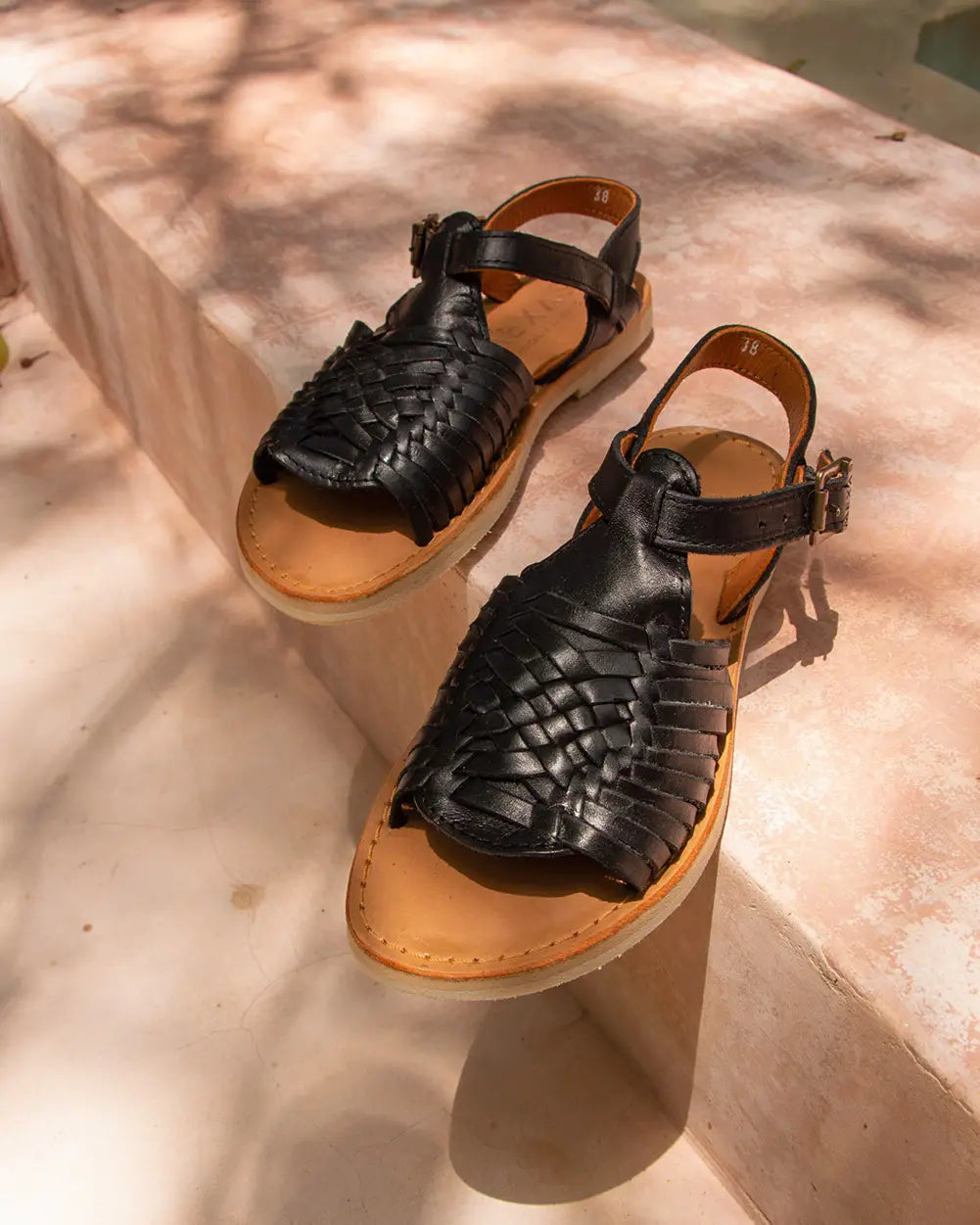 Mexas Schuhe MAYA - schwarze Ledersandalen