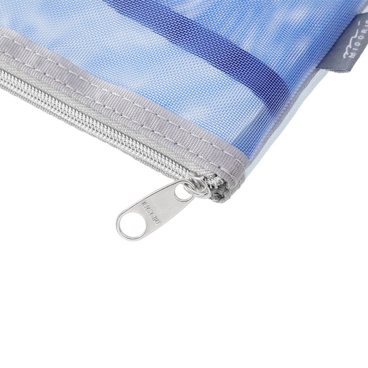 Midori Federmäppchen Pen &amp; Tool Pouch – Mesh Light Blue bei Nauli and Stories