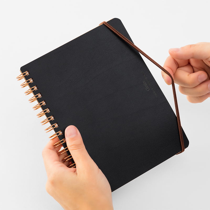 Midori Notizbuch Midori WM Ring Notebook Grain B6 Black bei Nauli and Stories