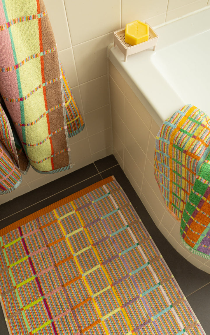 Odds & Ends Badematte Frottee Badematte #69 criss cross, 60x80cm bei Nauli and Stories