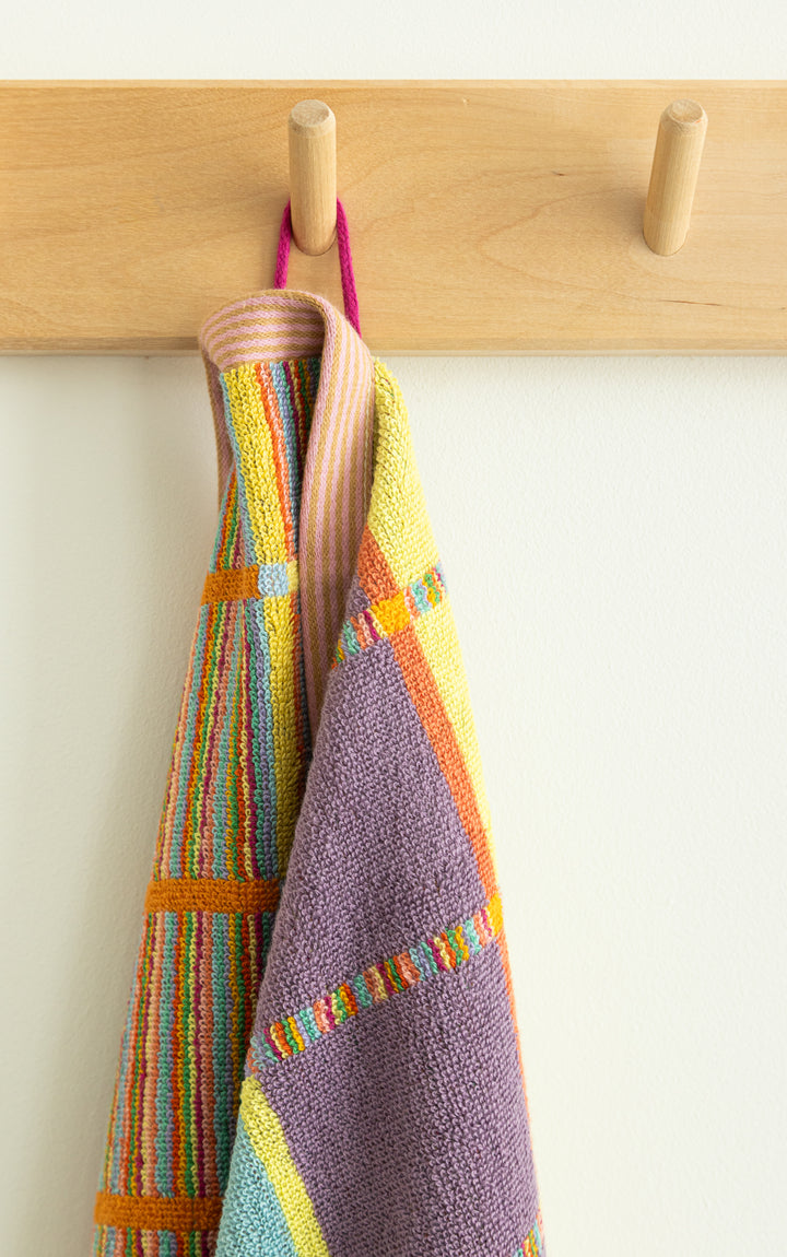 Odds & Ends Handtücher Frottee Badehandtuch #68 criss cross 60x120cm bei Nauli and Stories