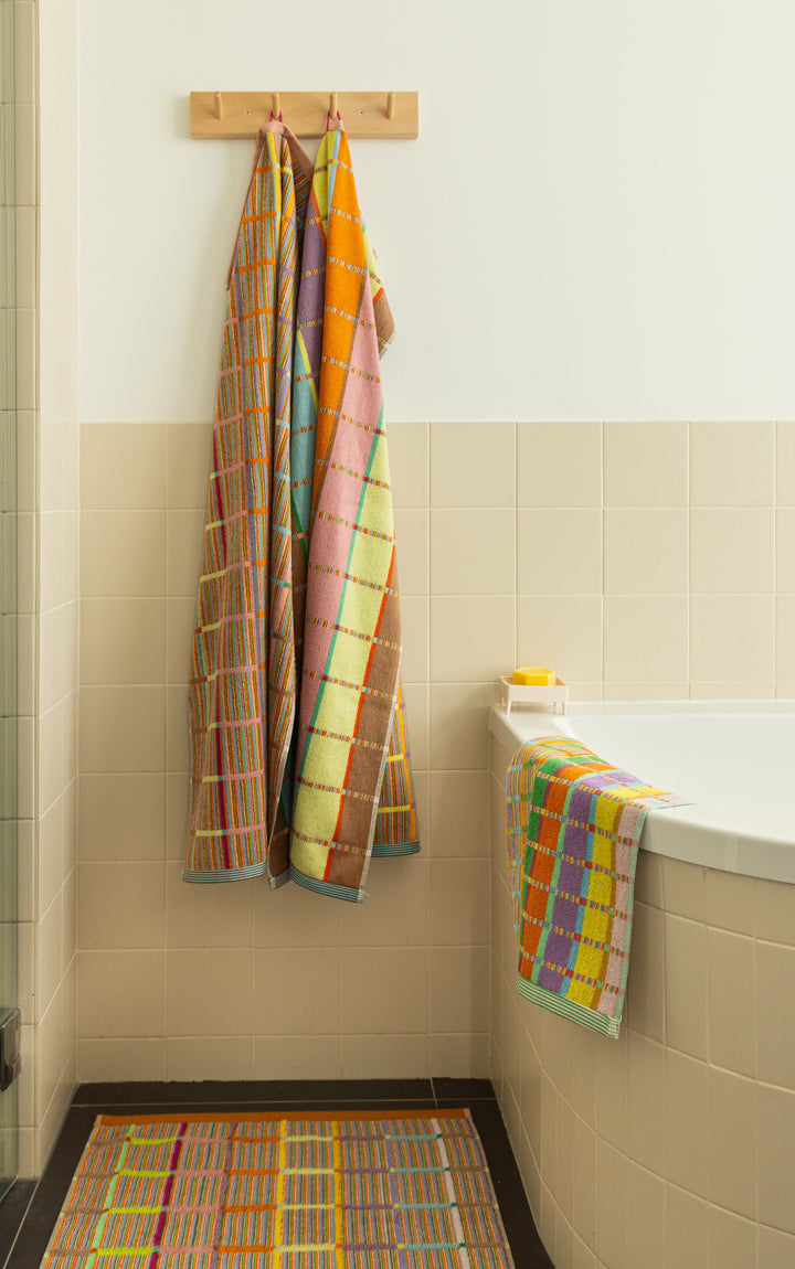 Odds & Ends Handtücher Frottee Badehandtuch #68 criss cross 60x120cm bei Nauli and Stories