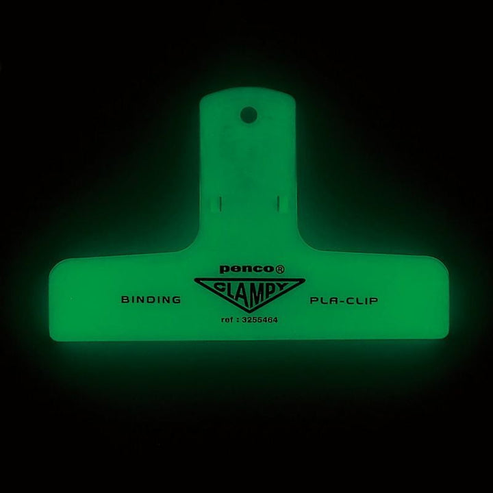 Penco Papierklammer Penco PlaClip Glow in the Dark | Leuchtender Papierclip bei Nauli and Stories
