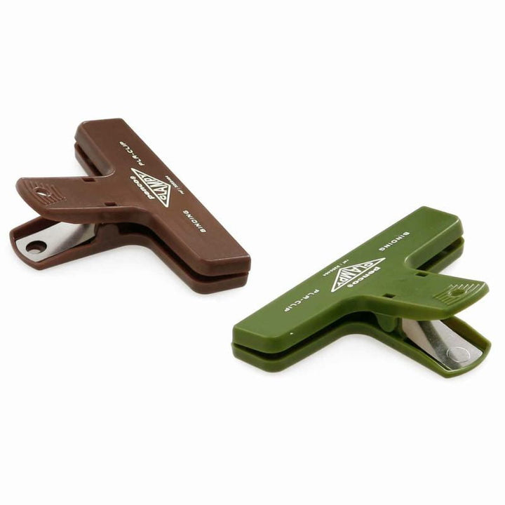Penco Papierklammer Penco PlaClip Khaki | Papierclip in Olivgrün bei Nauli and Stories