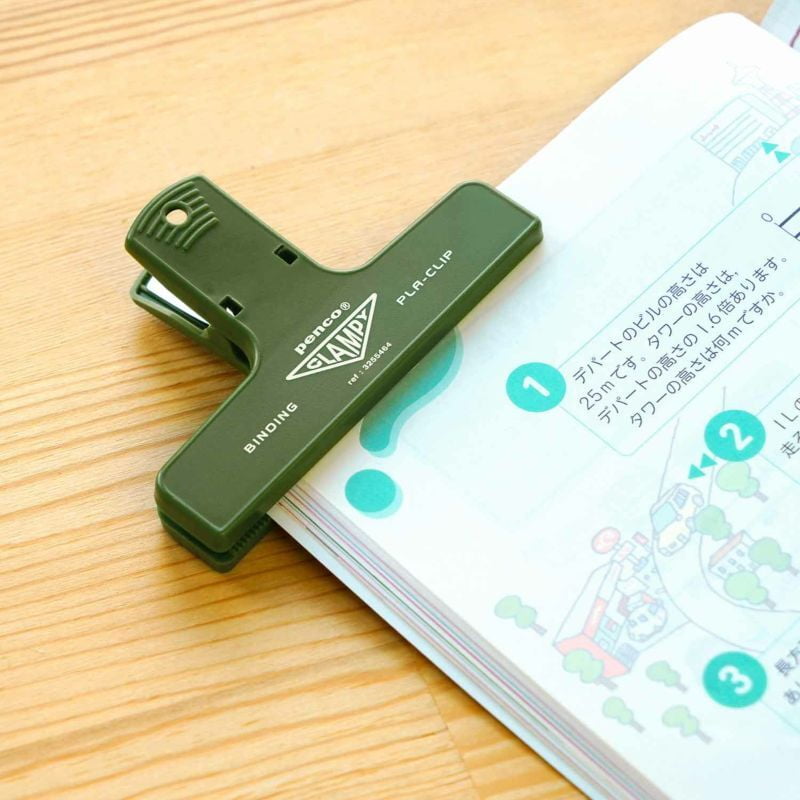 Penco Papierklammer Penco PlaClip Khaki | Papierclip in Olivgrün bei Nauli and Stories