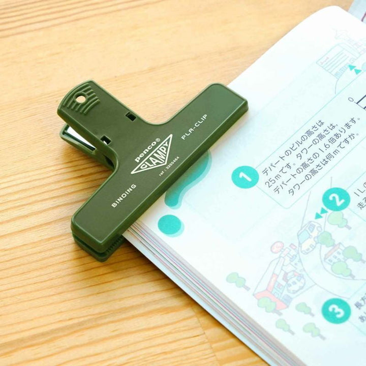 Penco Papierklammer Penco PlaClip Khaki | Papierclip in Olivgrün bei Nauli and Stories