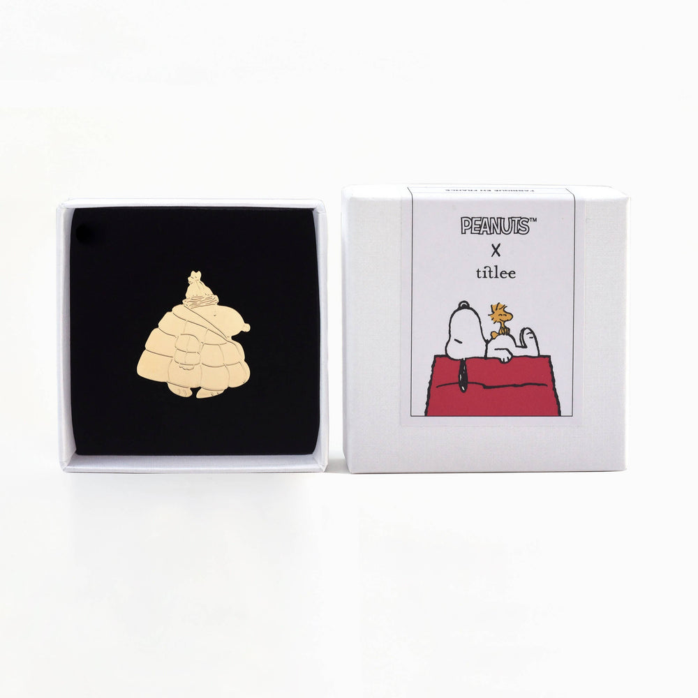 Titlee SNOOPY JANUARY lapel pin  x Snoopy & The Peanuts bei Nauli and Stories