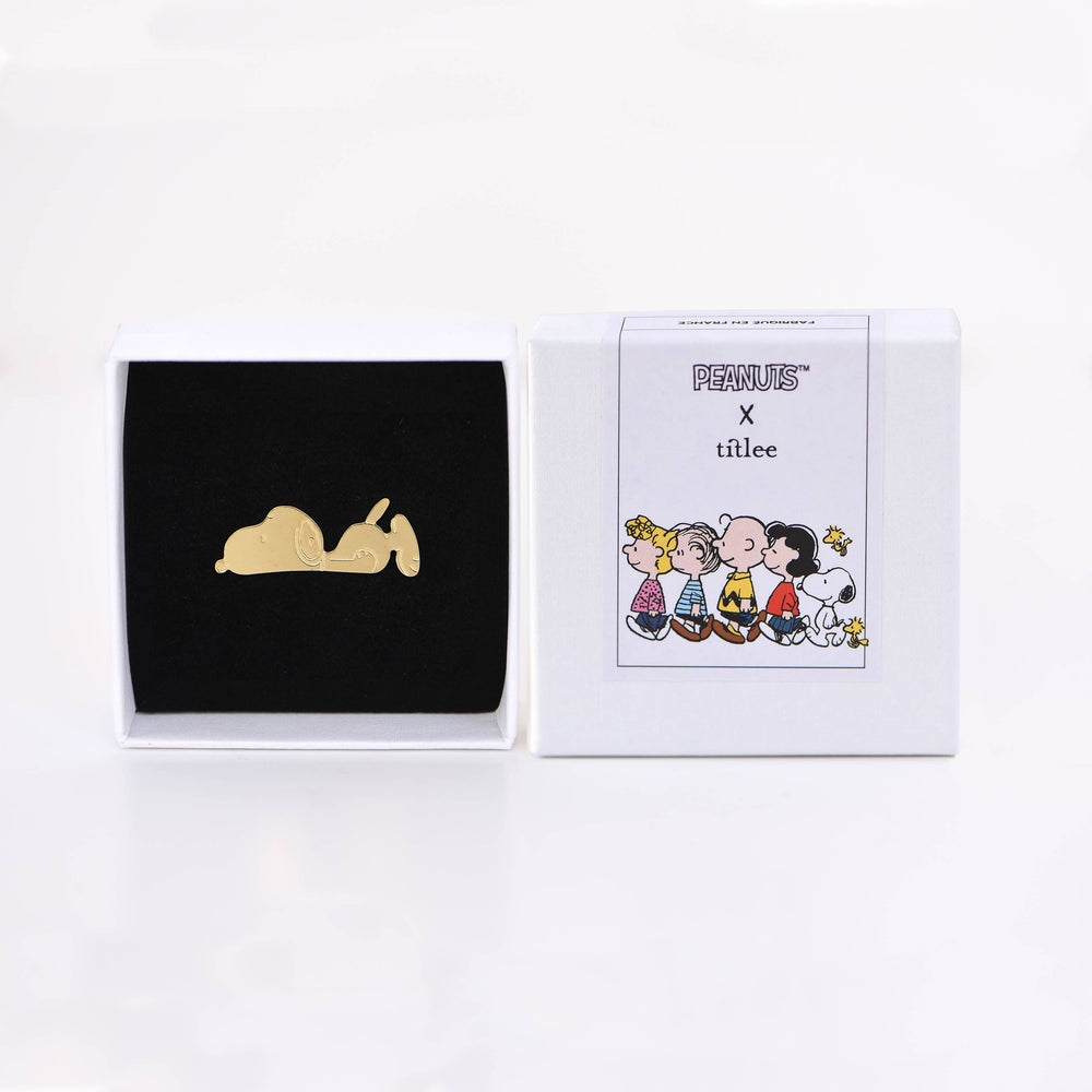 Titlee SNOOPY LYING DOWN lapel pin x Snoopy & The Peanuts