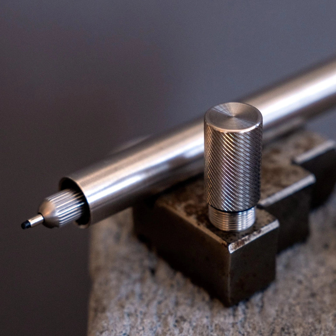 Tom's Studio Fineliner Lumos Stainless Steel: Special Edition - Refillable - Fineliner, Filzstift, Brushpen bei Nauli and Stories