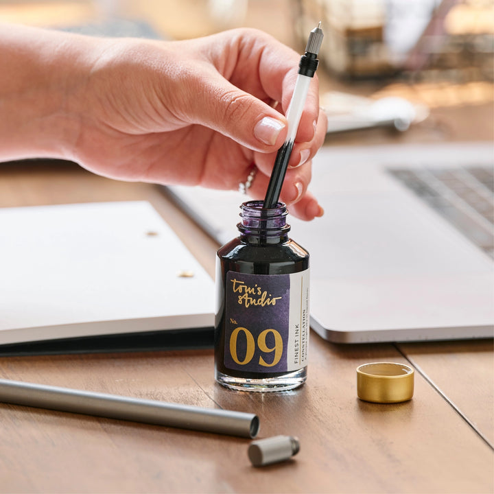 Tom's Studio Fineliner Lumos Titanium: Special Edition - Refillable - Fineliner, Filzstift, Brushpen bei Nauli and Stories