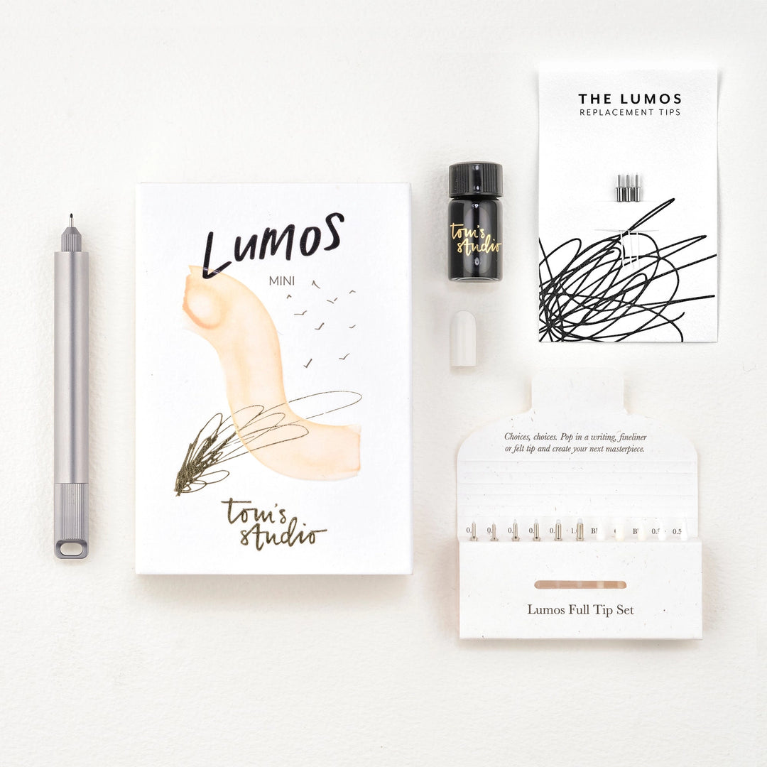 Tom's Studio Fineliner Lumos Titanium: Special Edition - Refillable - Fineliner, Filzstift, Brushpen bei Nauli and Stories