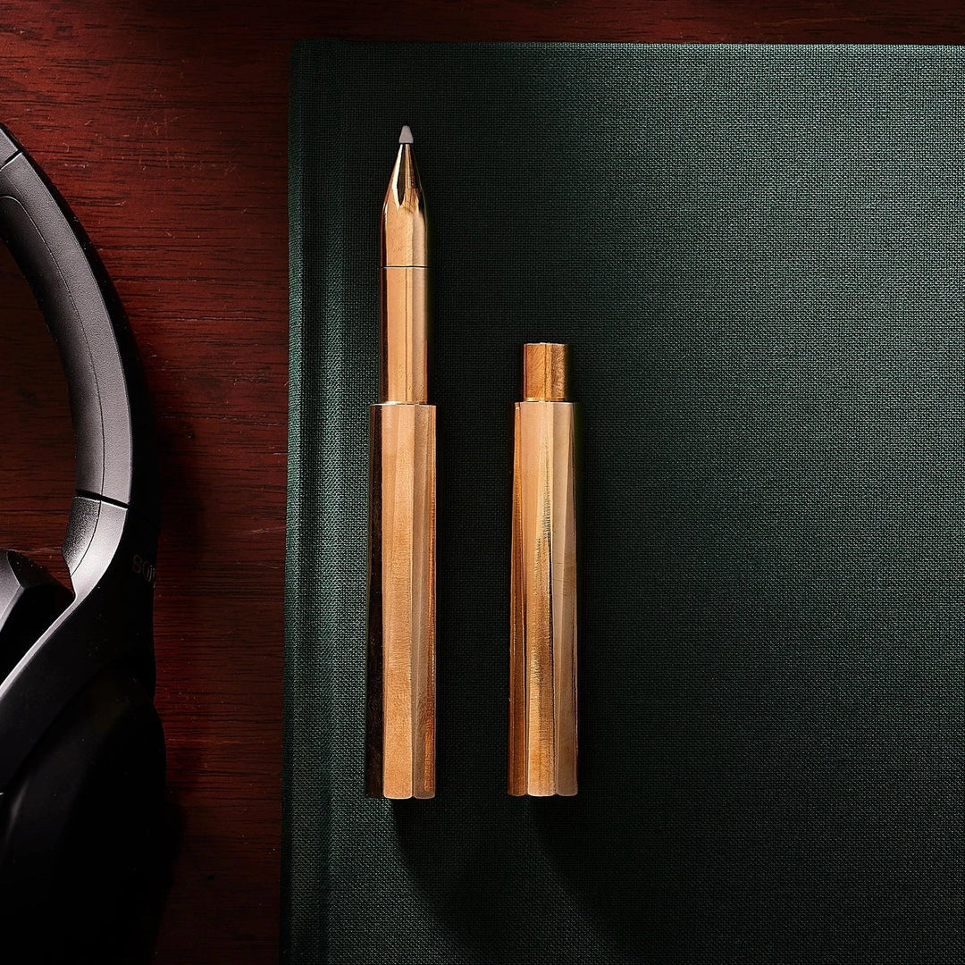 Tom's Studio Schreibstifte The Wren - Refillable Writing Pen: Messing bei Nauli and Stories