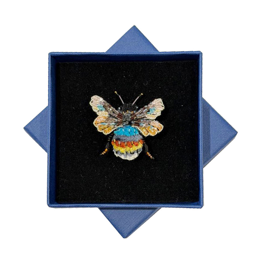 Trovelore Brosche gestickte Brosche - bunte Biene bei Nauli and Stories