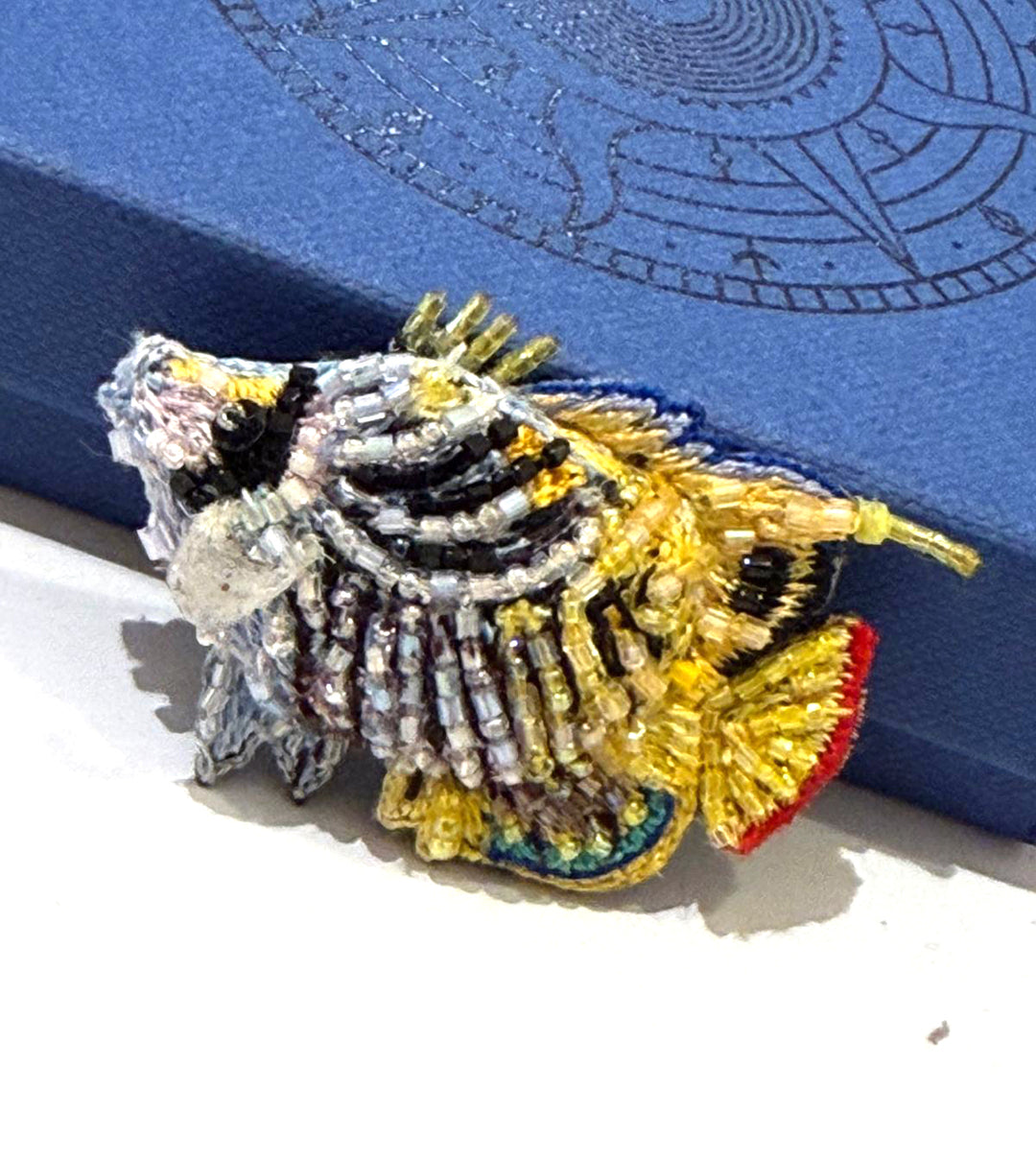 Trovelore Brosche gestickte Brosche - Fähnchen-Falterfisch bei Nauli and Stories