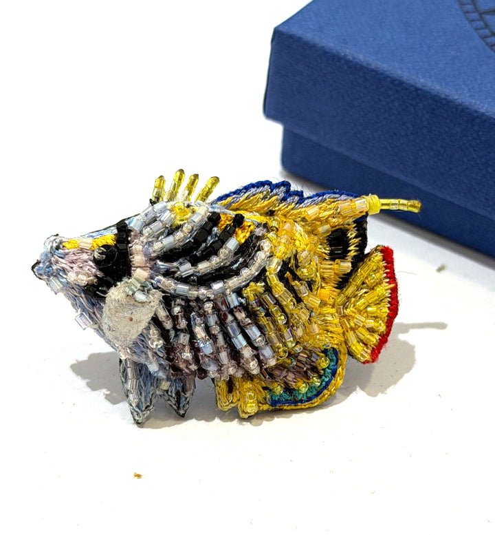 Trovelore Brosche gestickte Brosche - Fähnchen-Falterfisch bei Nauli and Stories