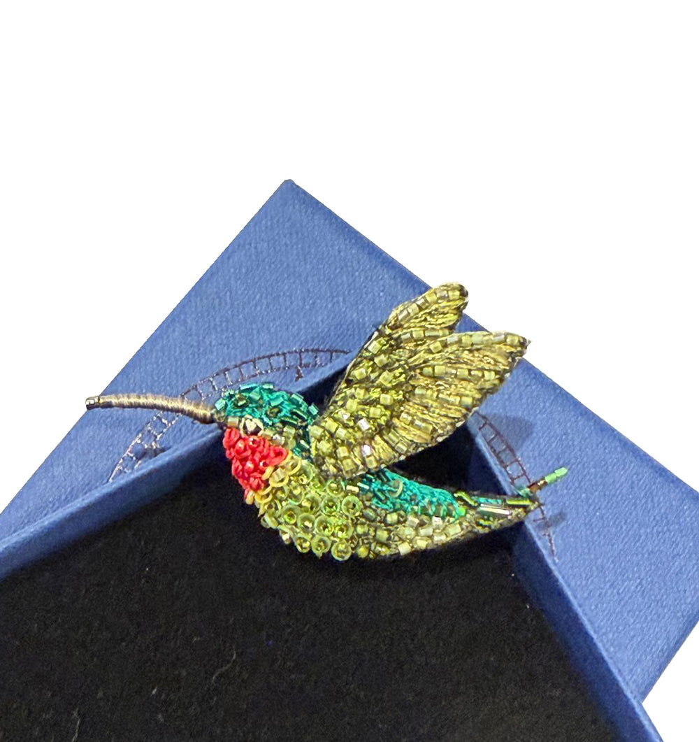 Trovelore Brosche gestickte Brosche - Kolibri - Rubinkehlkolibri bei Nauli and Stories