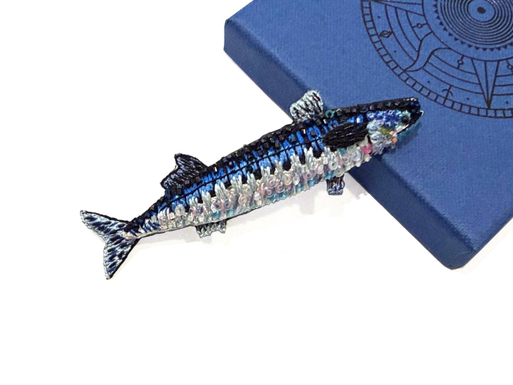 Trovelore Brosche gestickte Brosche - Königsmakrele bei Nauli and Stories