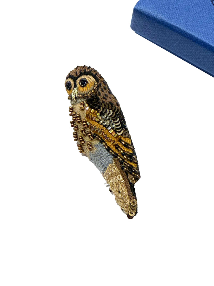 Trovelore Brosche gestickte Brosche - Südliche Streifenkauz bei Nauli and Stories