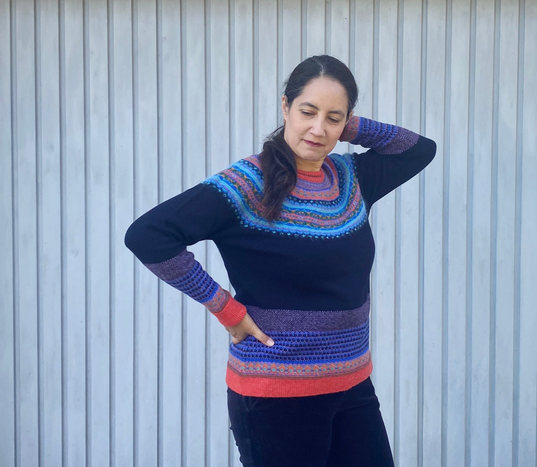 ÈRIBE | Pullover aus reiner Wolle - dunkelblau mit bunter Passe | Nauli &  Stories