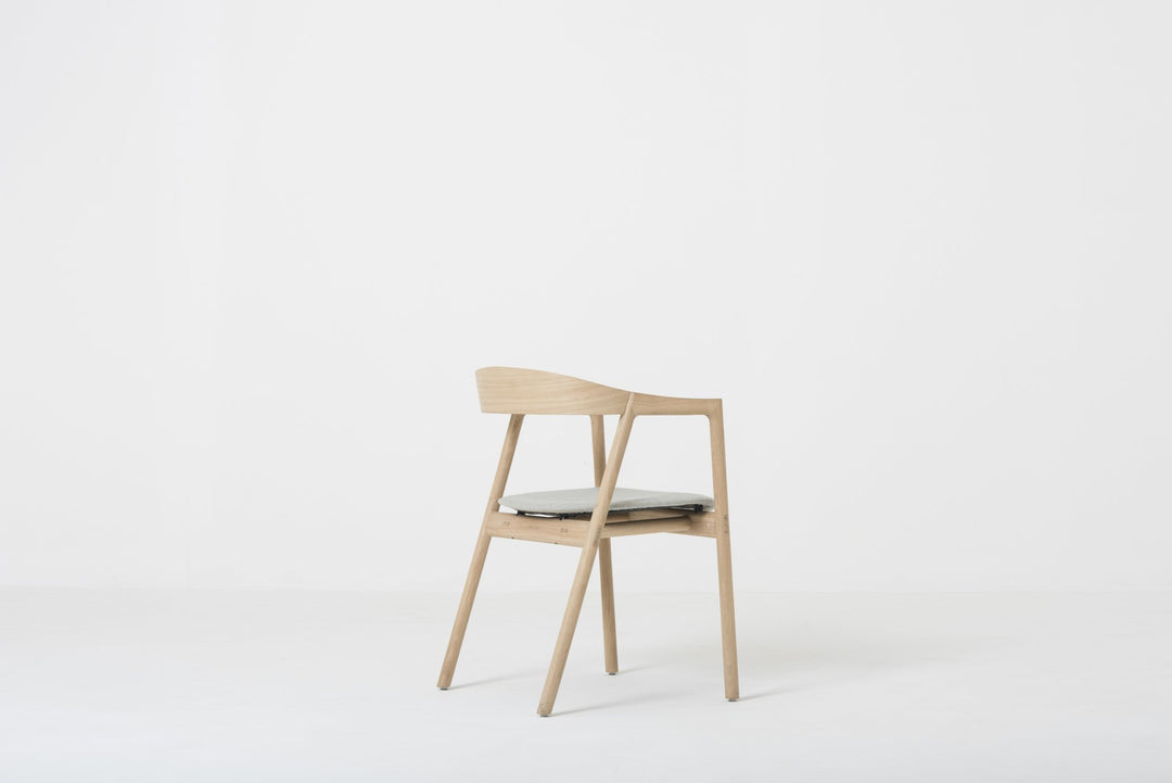 Gazzda Stuhl Stuhl Muna - Eiche mit Wolle / Flachs von Gazzda