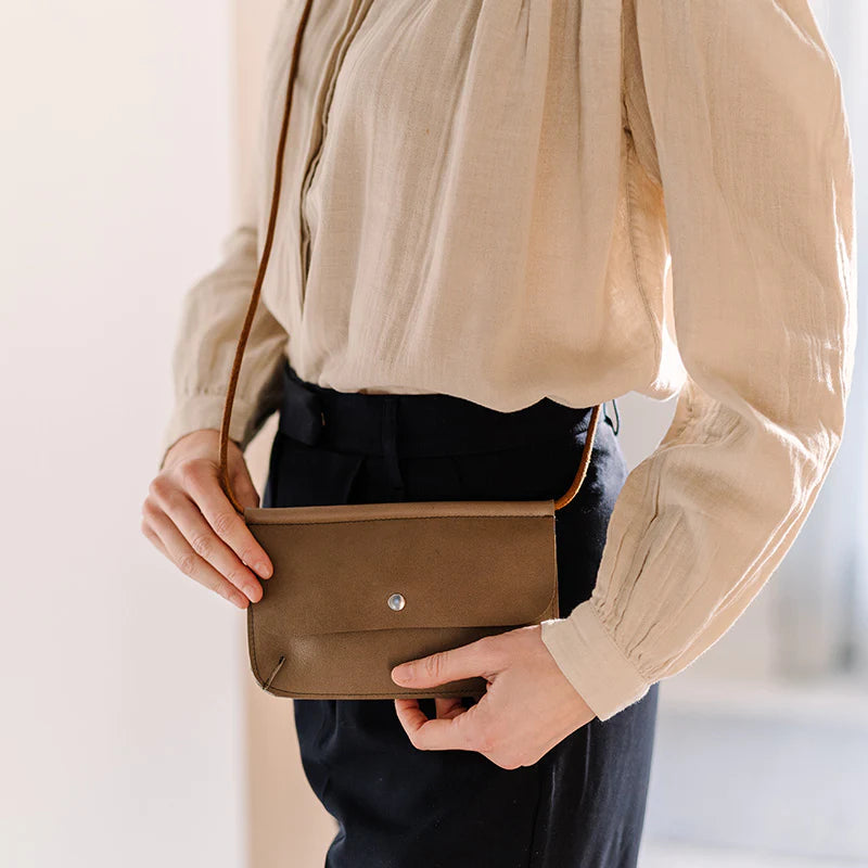 Keecie Handytasche Handytasche aus Leder - Hang on - moss