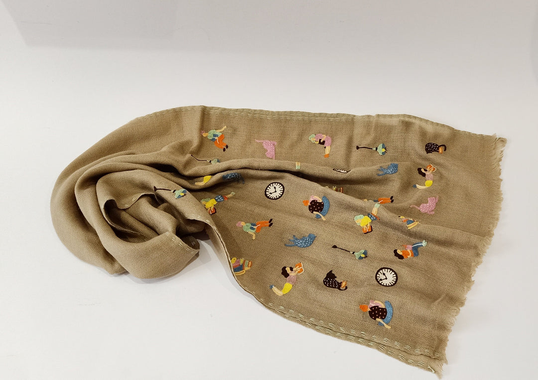 LAÏTEworks Schal Handbestickter Schal aus beigem Kaschmir / Wolle