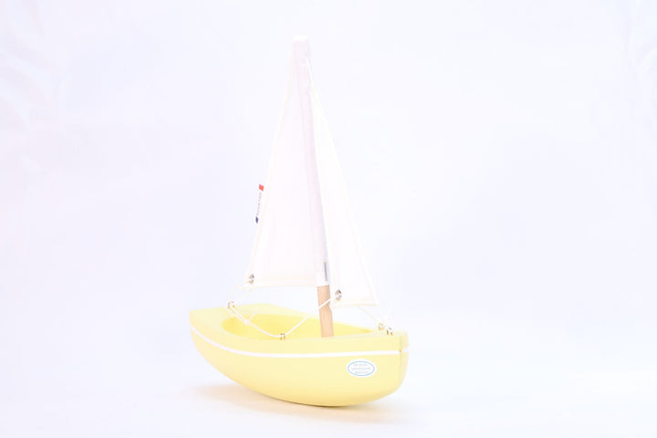 Maison Tirot Holzspielzeug Kleines Segelboot aus Holz - Pen-Guen-gelb - 21 cm