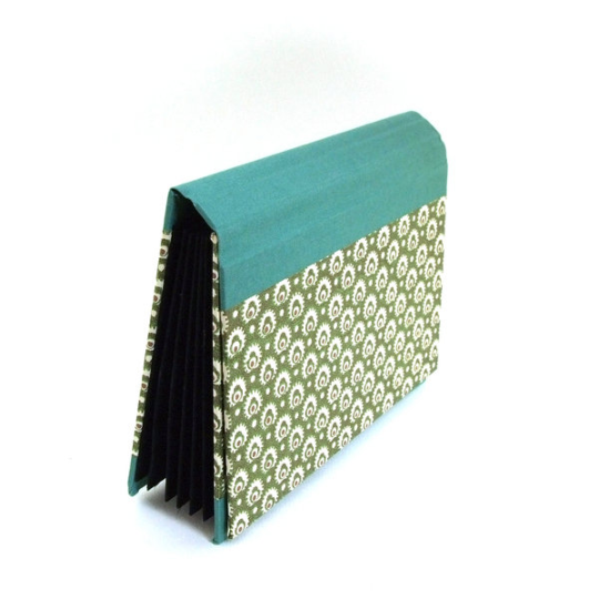 Nauli Fächermappe Fächermappe in A6 (Postkartengröße) olivgrün bei Nauli and Stories