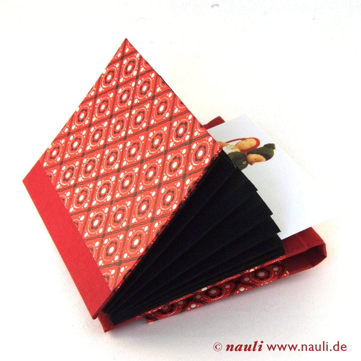 Nauli Fächermappe Fächermappe in A6 (Postkartengröße) Schürzenmuster rot schwarz bei Nauli and Stories