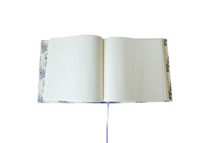 Nauli  Gästebuch Gästebuch quadratisch mit taubenblauem Damast- Muster und Leinenbindung